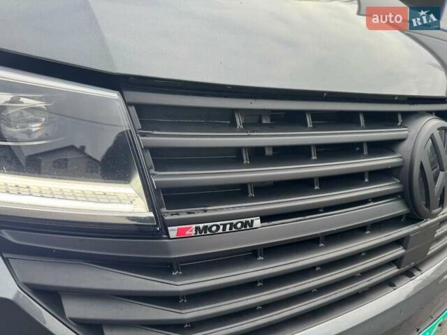 Серый Фольксваген Мультиван, объемом двигателя 2 л и пробегом 235 тыс. км за 49500 $, фото 20 на Automoto.ua