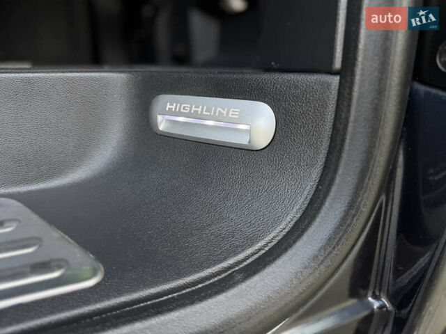 Серый Фольксваген Мультиван, объемом двигателя 2 л и пробегом 194 тыс. км за 50300 $, фото 11 на Automoto.ua