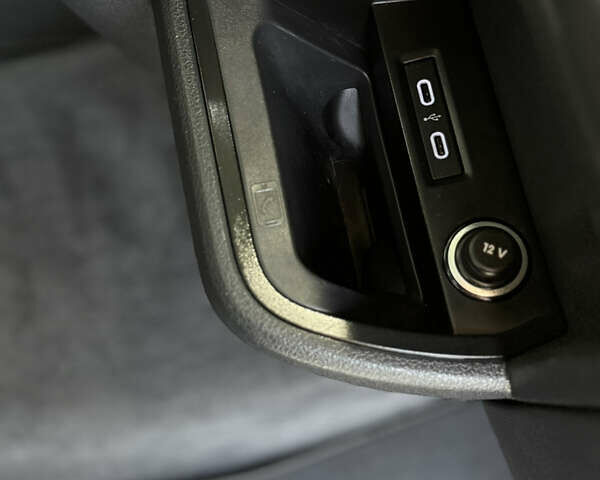 Серый Фольксваген Мультиван, объемом двигателя 2 л и пробегом 194 тыс. км за 50300 $, фото 22 на Automoto.ua