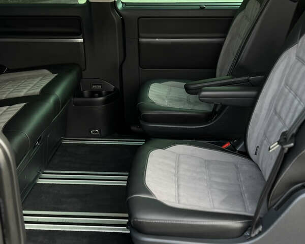 Серый Фольксваген Мультиван, объемом двигателя 2 л и пробегом 194 тыс. км за 50300 $, фото 17 на Automoto.ua