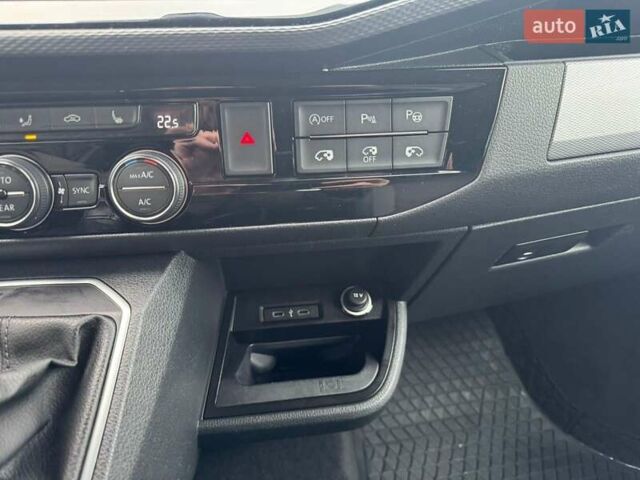 Серый Фольксваген Мультиван, объемом двигателя 2 л и пробегом 235 тыс. км за 49500 $, фото 36 на Automoto.ua