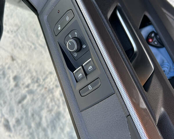 Сірий Фольксваген Мультиван, об'ємом двигуна 1.97 л та пробігом 130 тис. км за 57500 $, фото 28 на Automoto.ua