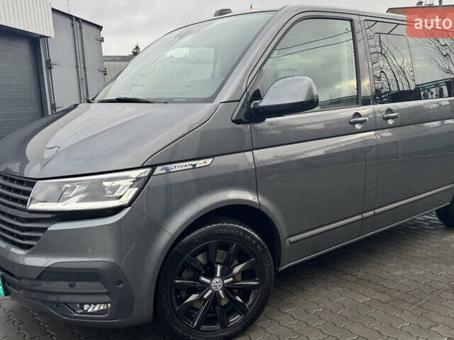 Серый Фольксваген Мультиван, объемом двигателя 1.97 л и пробегом 235 тыс. км за 49999 $, фото 1 на Automoto.ua