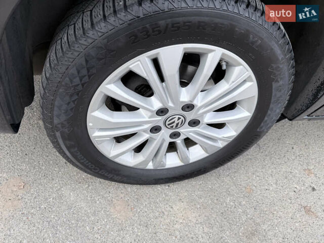 Серый Фольксваген Мультиван, объемом двигателя 1.97 л и пробегом 115 тыс. км за 67740 $, фото 24 на Automoto.ua