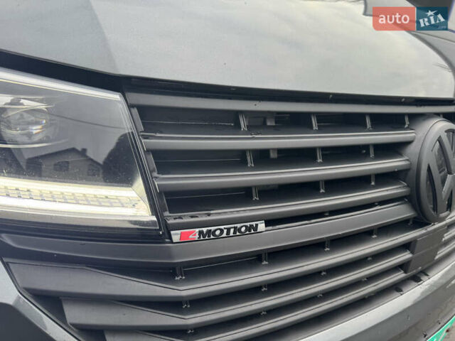Серый Фольксваген Мультиван, объемом двигателя 1.97 л и пробегом 235 тыс. км за 49999 $, фото 17 на Automoto.ua