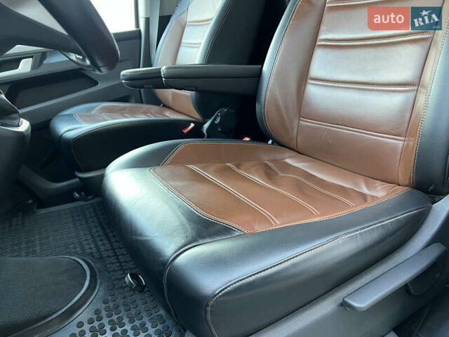 Сірий Фольксваген Мультиван, об'ємом двигуна 1.97 л та пробігом 118 тис. км за 66900 $, фото 29 на Automoto.ua