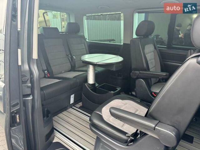 Серый Фольксваген Мультиван, объемом двигателя 2 л и пробегом 235 тыс. км за 49500 $, фото 47 на Automoto.ua