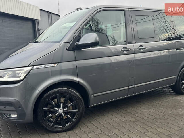 Серый Фольксваген Мультиван, объемом двигателя 1.97 л и пробегом 235 тыс. км за 49999 $, фото 2 на Automoto.ua