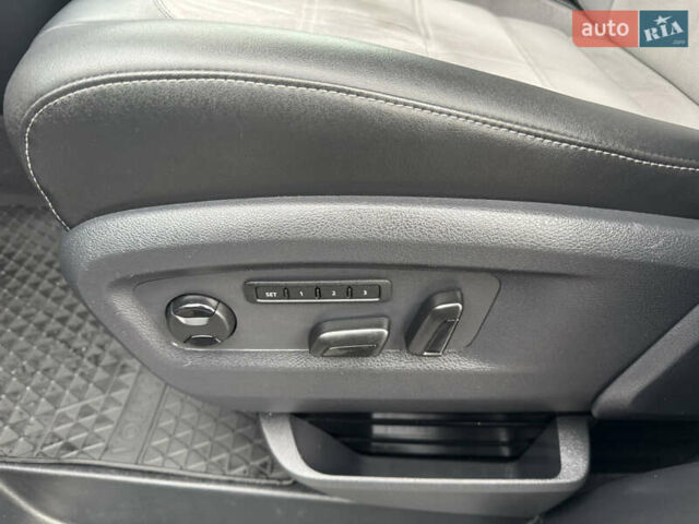 Сірий Фольксваген Мультиван, об'ємом двигуна 1.97 л та пробігом 235 тис. км за 49999 $, фото 28 на Automoto.ua