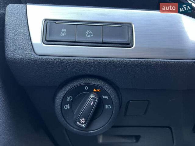 Сірий Фольксваген Мультиван, об'ємом двигуна 1.97 л та пробігом 118 тис. км за 66900 $, фото 69 на Automoto.ua