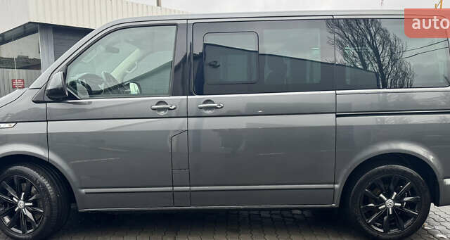 Серый Фольксваген Мультиван, объемом двигателя 1.97 л и пробегом 235 тыс. км за 49999 $, фото 4 на Automoto.ua
