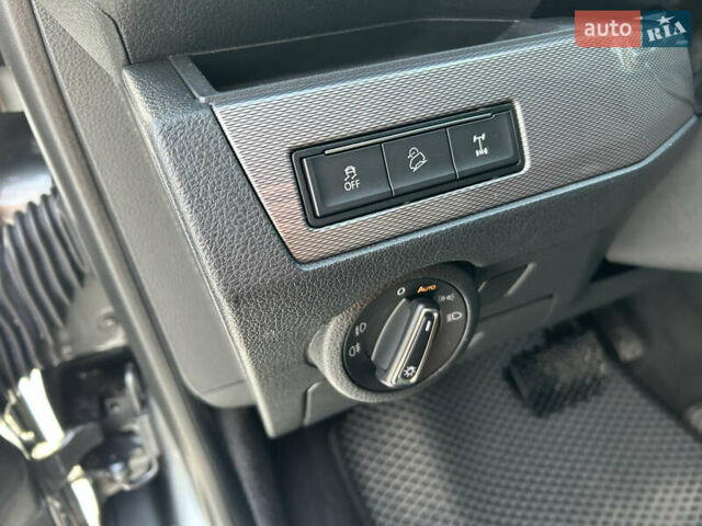 Сірий Фольксваген Мультиван, об'ємом двигуна 1.97 л та пробігом 130 тис. км за 57500 $, фото 17 на Automoto.ua