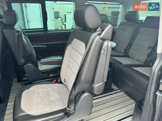 Серый Фольксваген Мультиван, объемом двигателя 2 л и пробегом 235 тыс. км за 49500 $, фото 43 на Automoto.ua