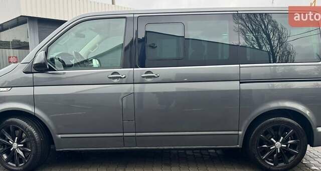 Серый Фольксваген Мультиван, объемом двигателя 2 л и пробегом 235 тыс. км за 49500 $, фото 7 на Automoto.ua