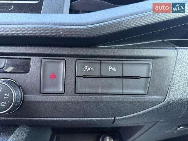 Сірий Фольксваген Мультиван, об'ємом двигуна 2 л та пробігом 170 тис. км за 35500 $, фото 22 на Automoto.ua