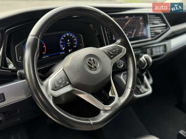 Серый Фольксваген Мультиван, объемом двигателя 2 л и пробегом 194 тыс. км за 50300 $, фото 64 на Automoto.ua