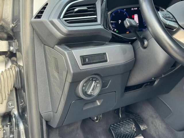 Сірий Фольксваген Мультиван, об'ємом двигуна 2 л та пробігом 119 тис. км за 62900 $, фото 15 на Automoto.ua