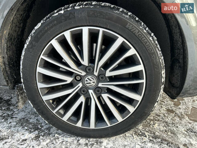 Сірий Фольксваген Мультиван, об'ємом двигуна 1.97 л та пробігом 130 тис. км за 57500 $, фото 15 на Automoto.ua
