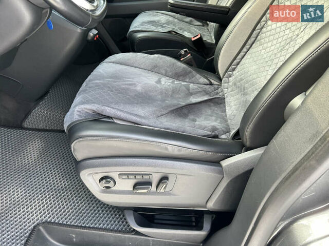 Сірий Фольксваген Мультиван, об'ємом двигуна 1.97 л та пробігом 130 тис. км за 57500 $, фото 29 на Automoto.ua