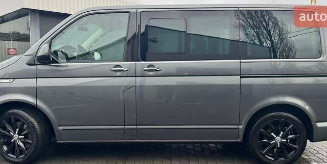 Серый Фольксваген Мультиван, объемом двигателя 2 л и пробегом 235 тыс. км за 49500 $, фото 9 на Automoto.ua