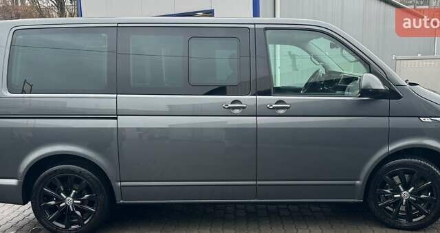 Серый Фольксваген Мультиван, объемом двигателя 2 л и пробегом 235 тыс. км за 49500 $, фото 15 на Automoto.ua