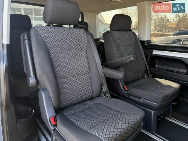 Сірий Фольксваген Мультиван, об'ємом двигуна 2 л та пробігом 170 тис. км за 35500 $, фото 10 на Automoto.ua