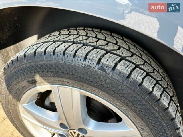 Серый Фольксваген Мультиван, объемом двигателя 2 л и пробегом 170 тыс. км за 34800 $, фото 24 на Automoto.ua