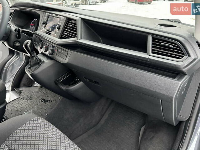 Серый Фольксваген Мультиван, объемом двигателя 2 л и пробегом 170 тыс. км за 42500 $, фото 15 на Automoto.ua