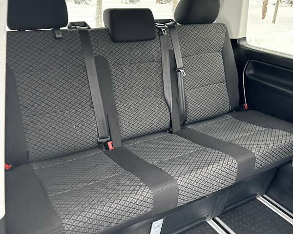 Серый Фольксваген Мультиван, объемом двигателя 2 л и пробегом 170 тыс. км за 42500 $, фото 18 на Automoto.ua