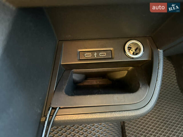 Сірий Фольксваген Мультиван, об'ємом двигуна 1.97 л та пробігом 130 тис. км за 57500 $, фото 27 на Automoto.ua