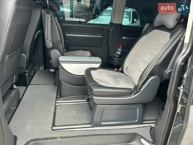 Серый Фольксваген Мультиван, объемом двигателя 1.97 л и пробегом 120 тыс. км за 57800 $, фото 25 на Automoto.ua