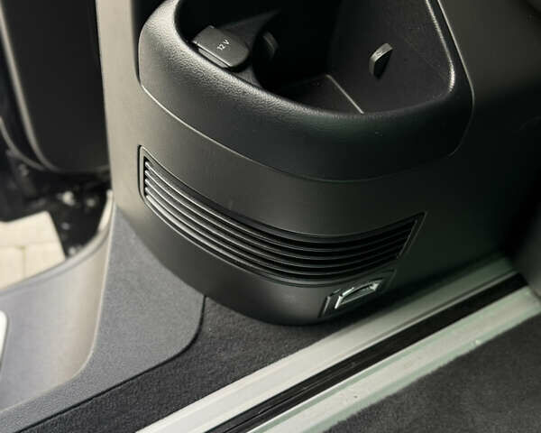 Серый Фольксваген Мультиван, объемом двигателя 2 л и пробегом 194 тыс. км за 50300 $, фото 14 на Automoto.ua