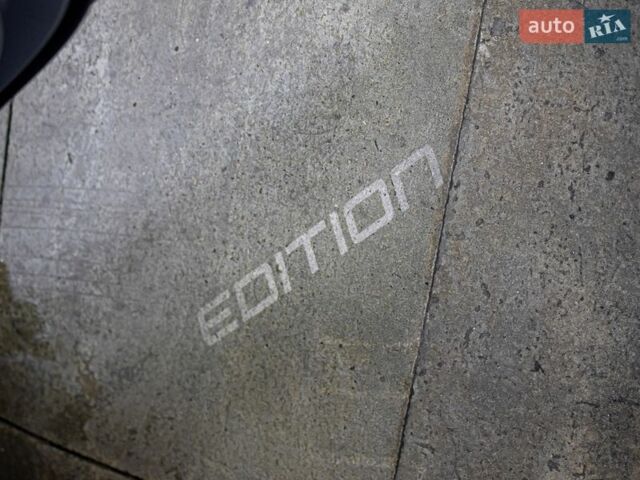 Серый Фольксваген Мультиван, объемом двигателя 2 л и пробегом 85 тыс. км за 59900 $, фото 78 на Automoto.ua