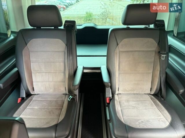 Сірий Фольксваген Мультиван, об'ємом двигуна 1.98 л та пробігом 59 тис. км за 74900 $, фото 13 на Automoto.ua