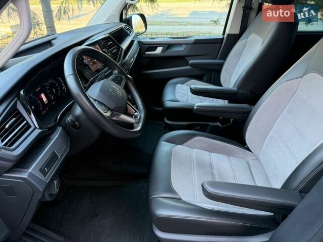 Сірий Фольксваген Мультиван, об'ємом двигуна 1.98 л та пробігом 59 тис. км за 74900 $, фото 44 на Automoto.ua