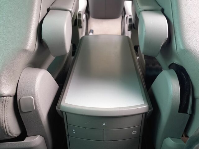 Сірий Фольксваген Мультиван, об'ємом двигуна 0 л та пробігом 370 тис. км за 13300 $, фото 5 на Automoto.ua