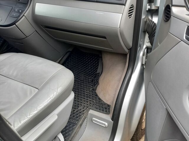 Сірий Фольксваген Мультиван, об'ємом двигуна 0 л та пробігом 370 тис. км за 13300 $, фото 6 на Automoto.ua