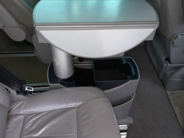 Сірий Фольксваген Мультиван, об'ємом двигуна 0 л та пробігом 370 тис. км за 13300 $, фото 7 на Automoto.ua