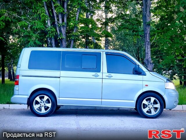 Серый Фольксваген Мультиван, объемом двигателя 2.5 л и пробегом 420 тыс. км за 7650 $, фото 5 на Automoto.ua