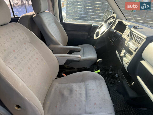 Синій Фольксваген Мультиван, об'ємом двигуна 2.5 л та пробігом 500 тис. км за 3999 $, фото 11 на Automoto.ua