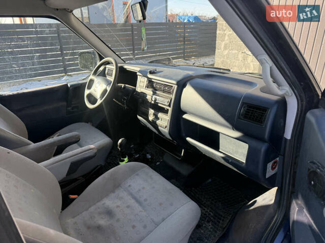 Синій Фольксваген Мультиван, об'ємом двигуна 2.5 л та пробігом 500 тис. км за 3999 $, фото 9 на Automoto.ua