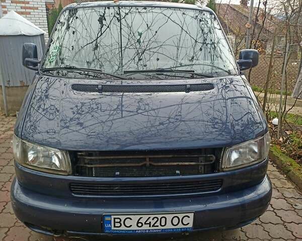 Синий Фольксваген Мультиван, объемом двигателя 2.5 л и пробегом 495 тыс. км за 5000 $, фото 1 на Automoto.ua