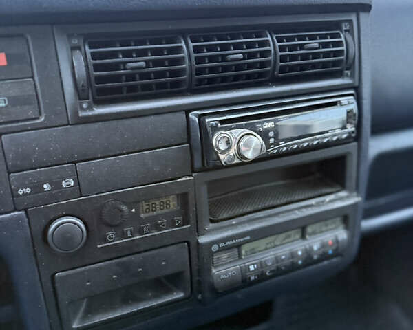 Синій Фольксваген Мультиван, об'ємом двигуна 2.5 л та пробігом 500 тис. км за 4250 $, фото 24 на Automoto.ua