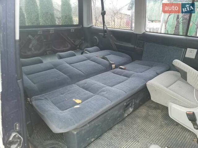 Синий Фольксваген Мультиван, объемом двигателя 2.5 л и пробегом 495 тыс. км за 5000 $, фото 7 на Automoto.ua