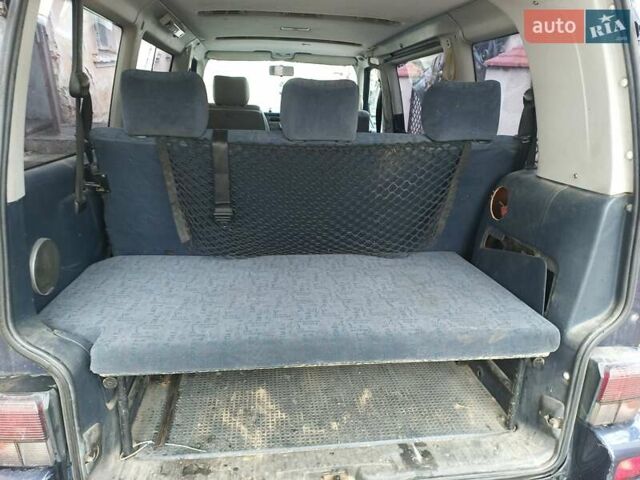 Синий Фольксваген Мультиван, объемом двигателя 2.5 л и пробегом 495 тыс. км за 5000 $, фото 4 на Automoto.ua