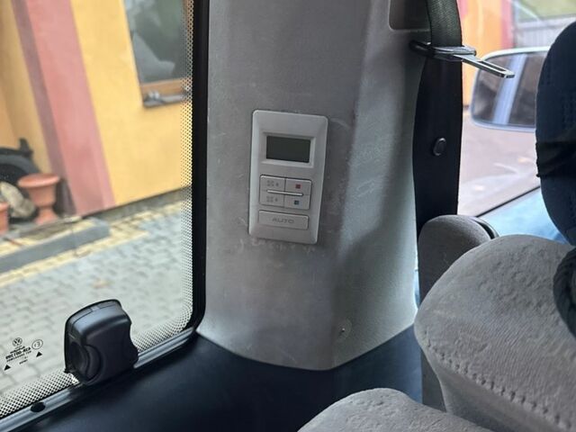 Синій Фольксваген Мультиван, об'ємом двигуна 2.5 л та пробігом 513 тис. км за 10500 $, фото 3 на Automoto.ua