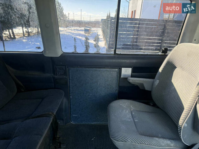 Синій Фольксваген Мультиван, об'ємом двигуна 2.5 л та пробігом 500 тис. км за 3999 $, фото 15 на Automoto.ua