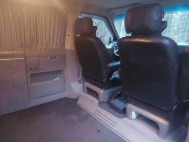 Синій Фольксваген Мультиван, об'ємом двигуна 2.5 л та пробігом 470 тис. км за 9000 $, фото 6 на Automoto.ua