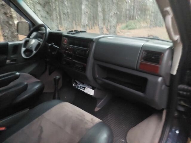 Синій Фольксваген Мультиван, об'ємом двигуна 2.5 л та пробігом 470 тис. км за 9000 $, фото 5 на Automoto.ua