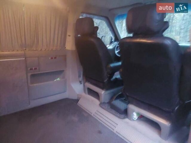 Синій Фольксваген Мультиван, об'ємом двигуна 2.5 л та пробігом 470 тис. км за 9000 $, фото 5 на Automoto.ua